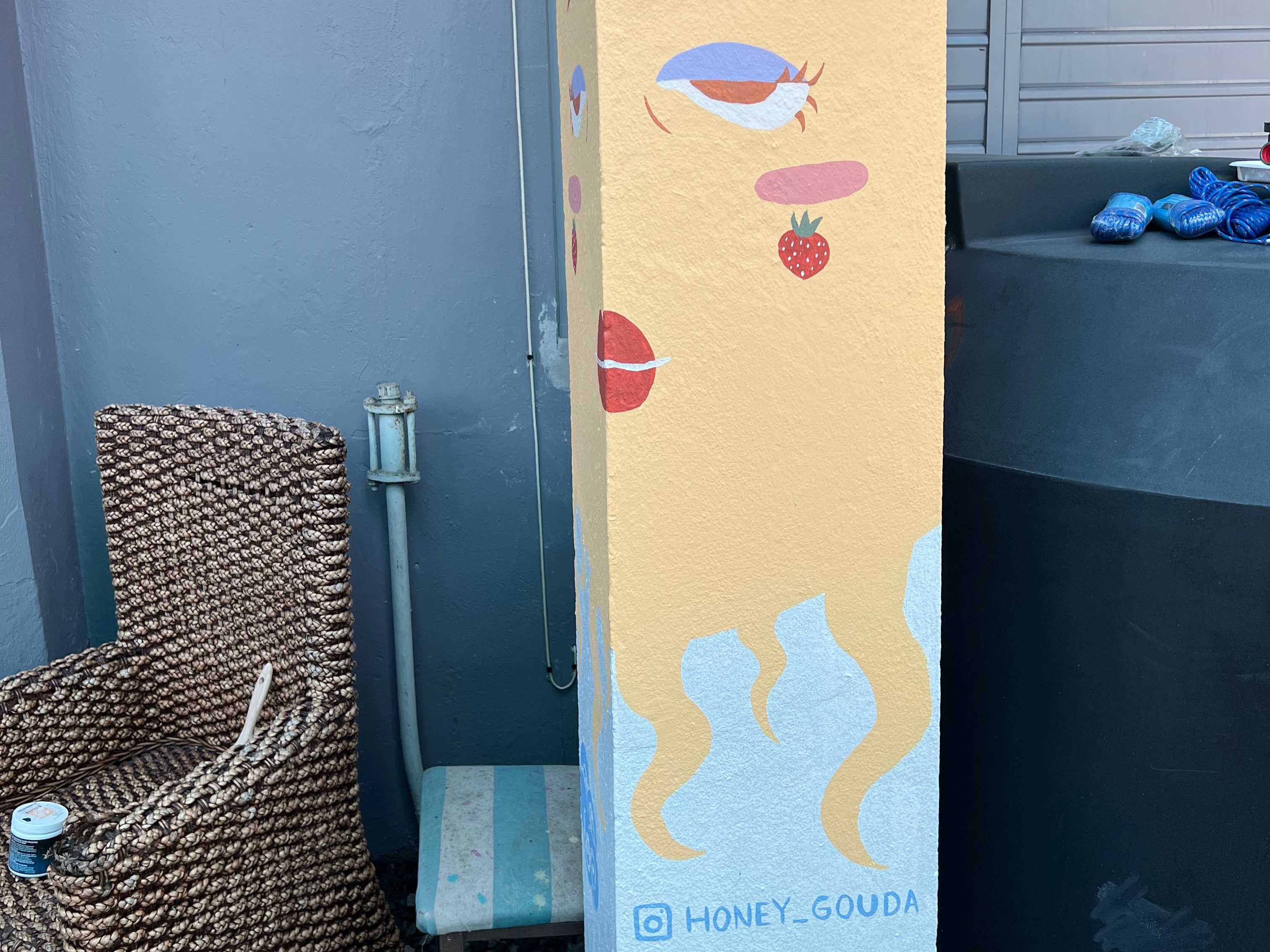 honey_gouda mural in 1802 hostel san juan