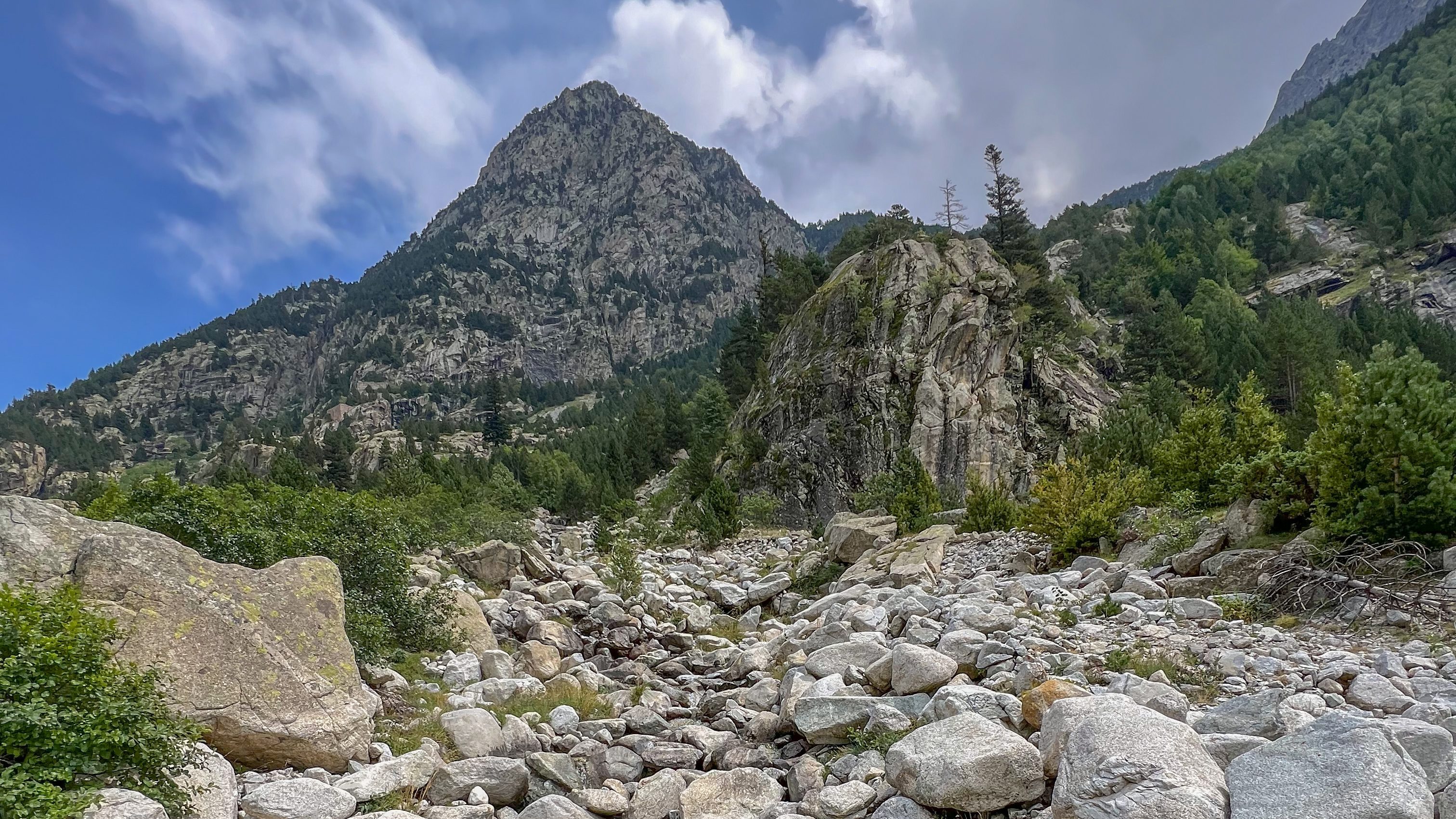 pyrenees hiking spain mountains