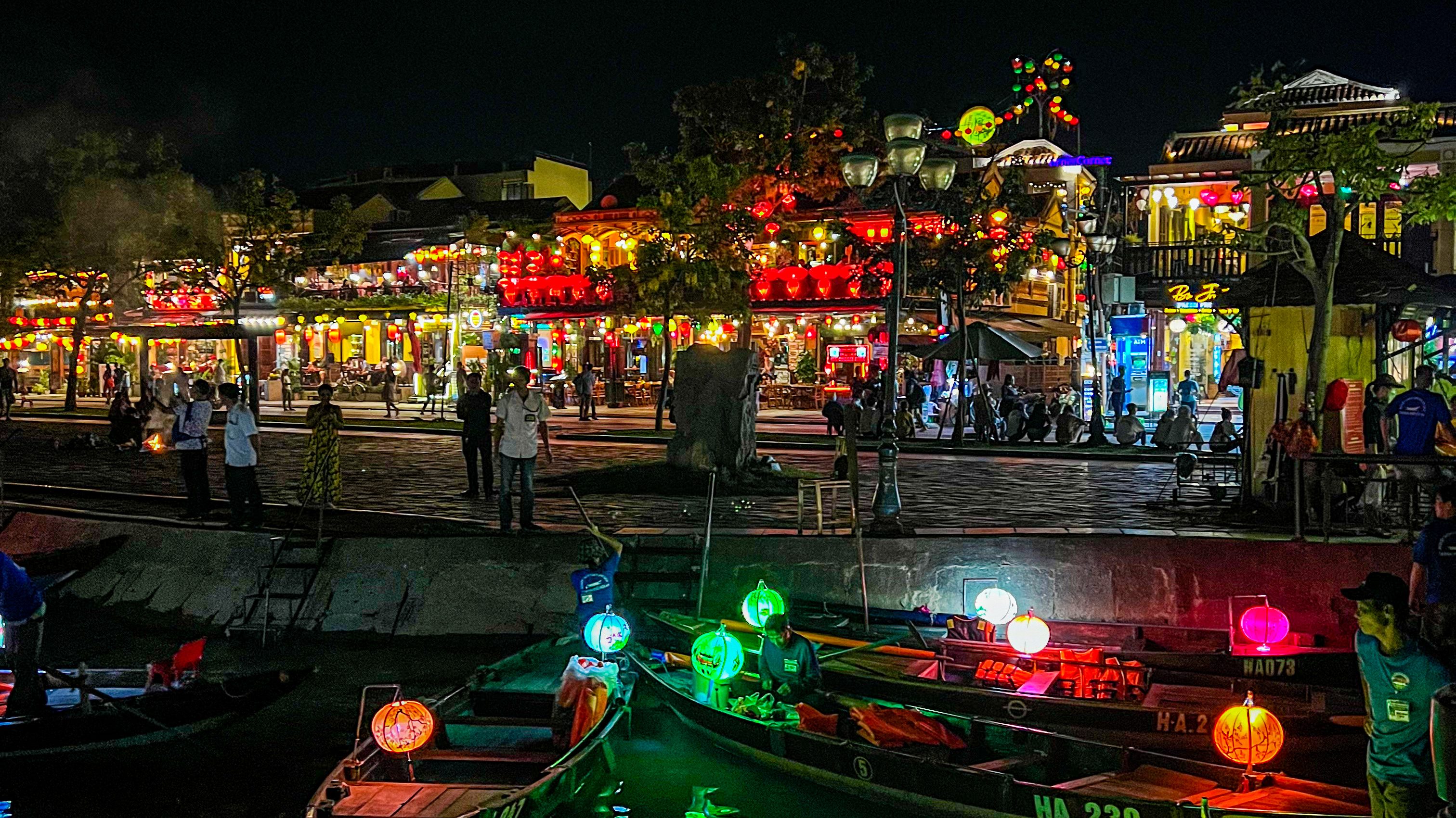 hoi an lantern festival vietnam