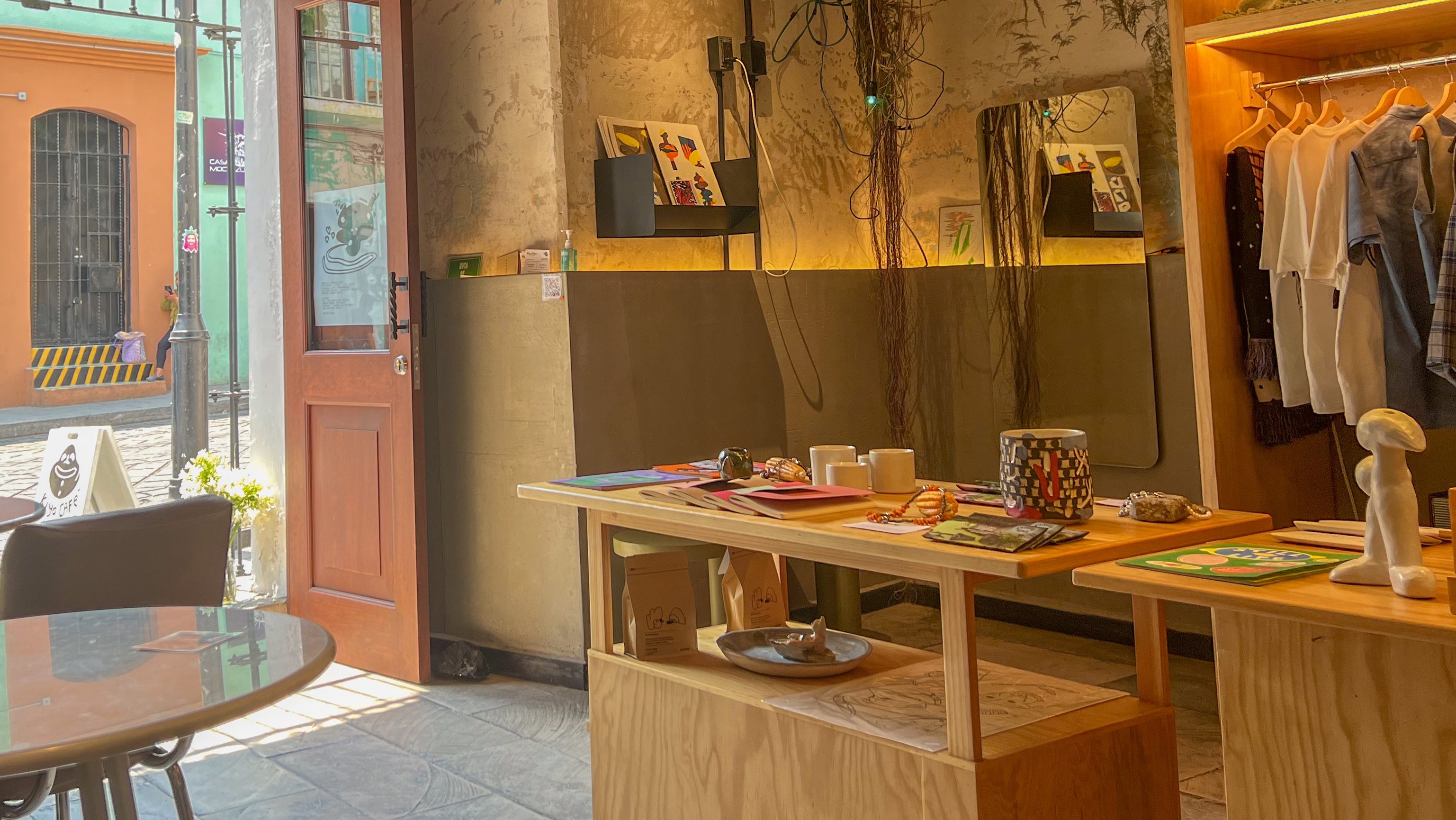 calle porfirio diaz, kiyo cafe, oaxaca city mexico