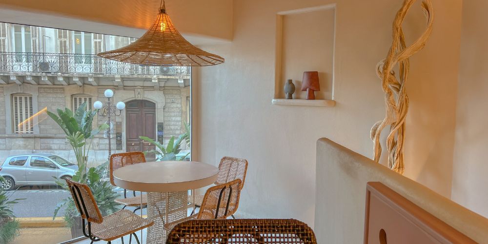 Cafe fino Nice, côte d'azur, France coffee shop with free wifi