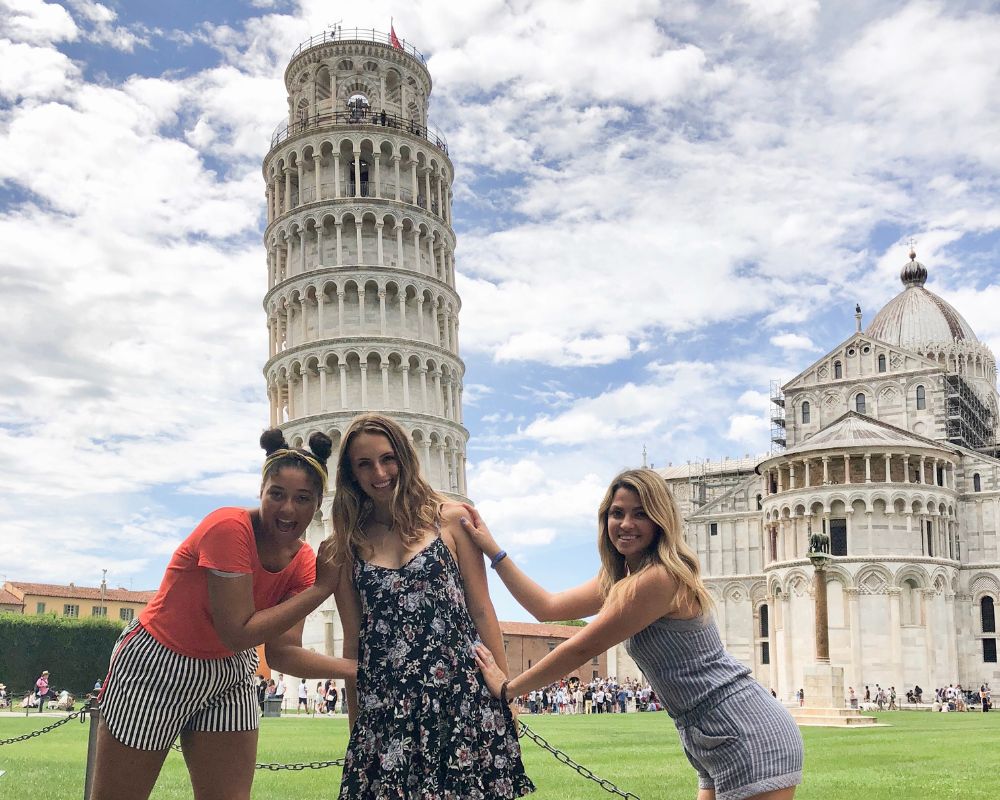 girls in front of leaning tower of pisa daytrip from florence