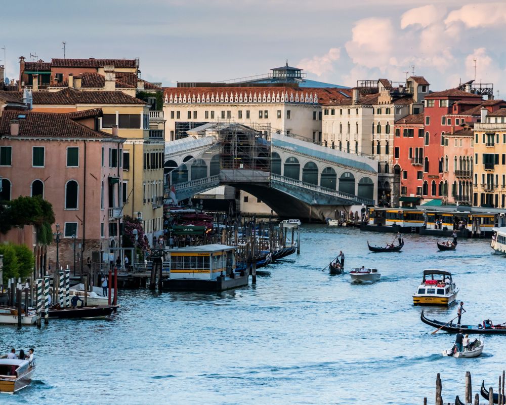 rialto bridge venice